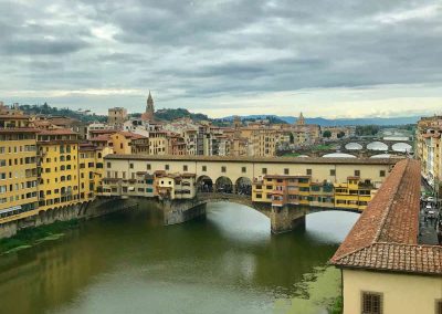 Ponte Vecchio di Firenze fotografato dall'altro