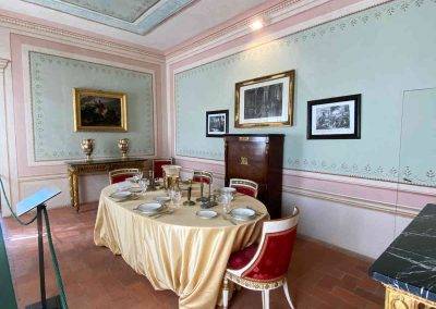 sala da pranzo nella villa di napoleone sull'isola d'elba